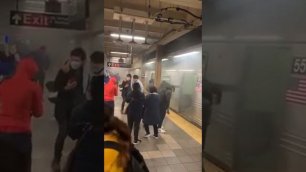 Стрельба произошла в метро Нью-Йорка///