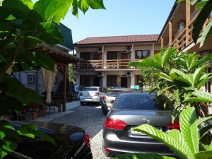 Гостевые дома в центре Пицунды. Отдых в Пицунде рядом с морем. «Пегас» ГОСТЕВОЙ ДОМ