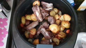 Запекание свиных ребер с овощами и 0 маслом (Pork ribs baking with vegetables and 0 oil)
