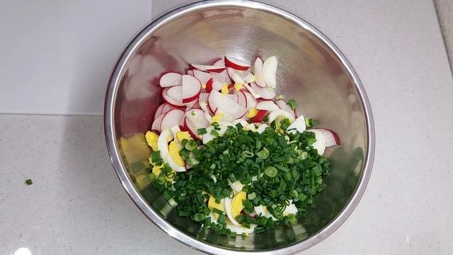 Салат с Редиской и Яйцом. Простой рецепт. Кулинарный канал "НА КУХНЕ У МАМЫ"