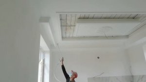 Покраска потолка интерьерной краской