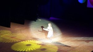 Танец с зонтиком