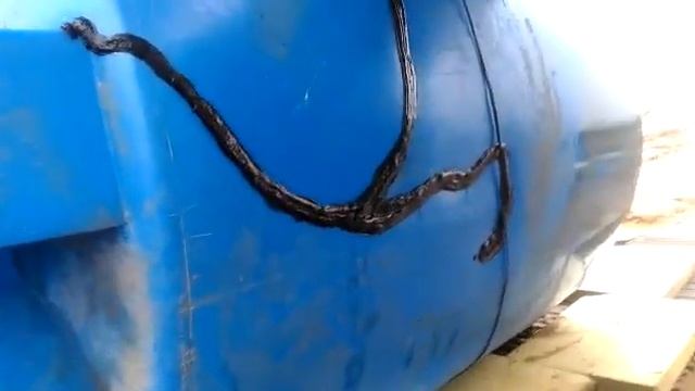 Ремонт трещины на пластиковой емкости 10000 л с помощью полимерной сварки