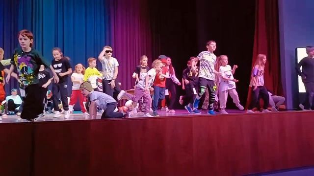 ШАФФЛ ТАНЕЦ. ХИП ХОП. БРЕЙКДАНС. БАТЛ. РАЗМИНКА! #танцы #dance #турнир #shuffledance #hiphop смотреть онлайн