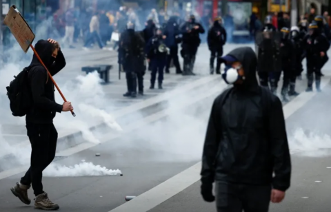 «Черный вторник»: во Франции не утихают массовые митинги против правительства