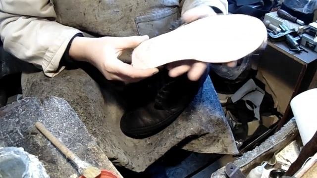 замена подошвы ч-1 ремонт обуви, Sole Replacement, прошивка подошвы.