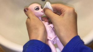 Как стереть губы кукле