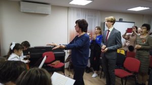 Легендарный  Севастополь ( аплодисменты).