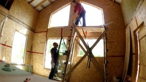 Как поднять стеклопакет (стекло) на леса. В одиночку или вдвоём.