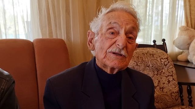 • Родные братья Мас и Акакий Джарсалиа о значении для абхазов абхазского языка и обычаев смотреть онлайн