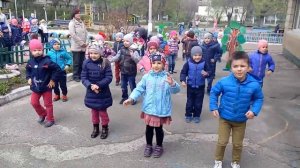 Весняний таночок "Хоп-хоп-хоп"