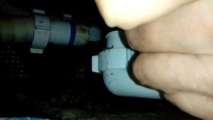 Не уходит вода из ванны. Чистим сифон.