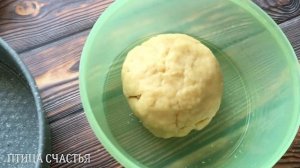 Песочный пирог с вареньем из груш
