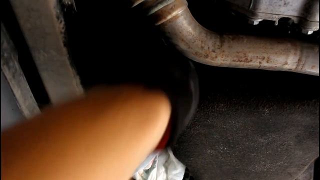 Range Rover Evoque Ленд Ровер Эвок 2,2 2011 года Замена масла в двигателе и фильтров смотреть онлайн