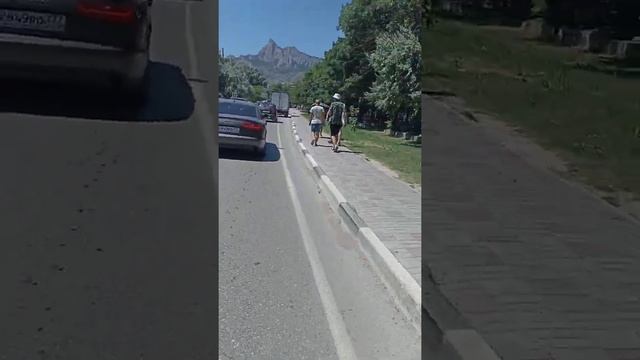 Проезжую коктебель лето 2022. сейчас очень жарко, море 24 градуса! смотреть онлайн