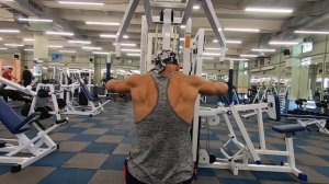 Упражнение на заднюю головку плеча (задняя дельта) в тренажере "Бабочка".