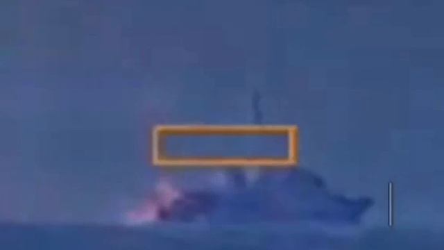 Момент взрыва у борта российского корабля «Иван Хурс»