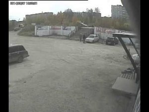 Видео с преступником, напавшим с ножом на девочку в Ухте
