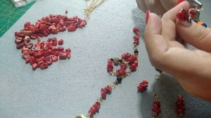 Коралловые бусы. процесс работы