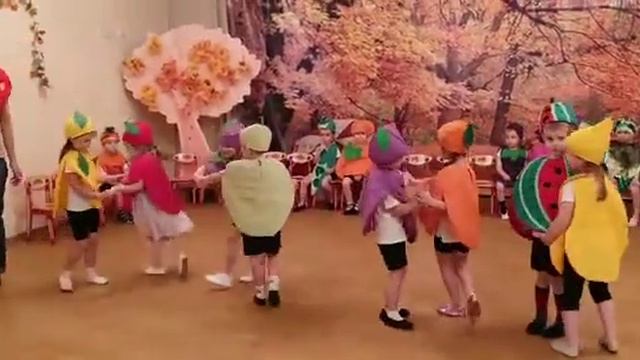 Танец с Плохих Полиной на празднике урожая смотреть онлайн