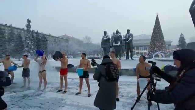 Обливание холодной водой в -33°С Новосибирск