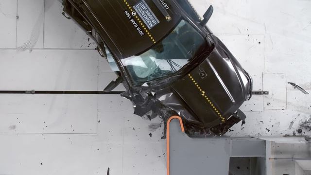 2019 Ram 1500 crew cab passenger-side small overlap IIHS crash test смотреть онлайн
