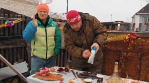 ТАК НОВЫЙ ГОД ОТМЕЧАЮТ ТОЛЬКО В ДЕРЕВНЕ.