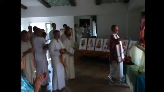 Шукалока-2. Мангала-арати и киртан 28.06.2013 смотреть онлайн