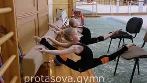 Маленькие секреты правильной растяжки в художественной гимнастике. Проверяем шпагаты!