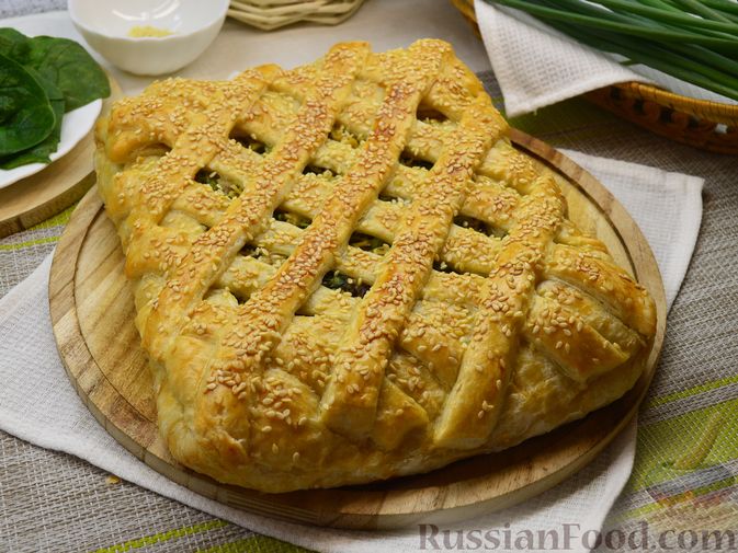 Много начинки - мало теста.
ПИРОГ С РЫБОЙ, ШПИНАТОМ И ЯЙЦАМИ