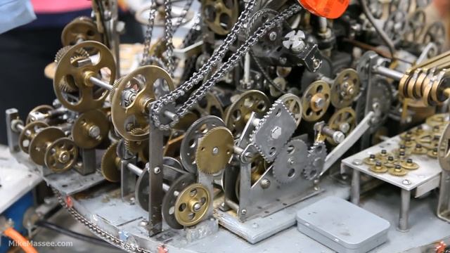 The amazing Do Nothing Machine at the Museum of Craftsmanship смотреть онлайн