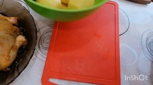 Сочный цыпленок в духовке.