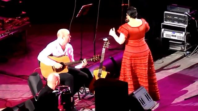 Елена Ваенга - Косолапая любовь (Курск 03.03.13) смотреть онлайн