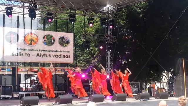 ALYTAUS ŠOKIŲ STUDIJA"SVAJONĖ" Zumba Flamenco смотреть онлайн