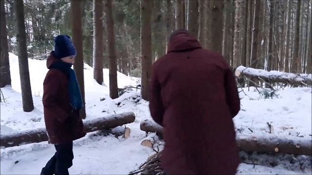 Зима. Холод. Разжигаем костёр чтобы согреться и перекусить. смотреть онлайн