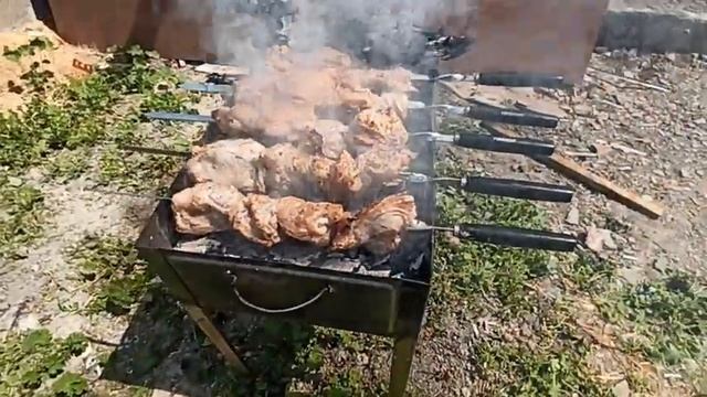 #Деревенский/ быт/ покупка картофеля / жарим шашлык / полив смотреть онлайн