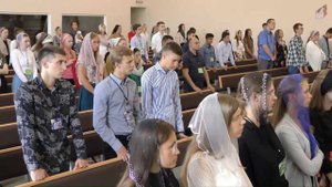 С глаз скатилась чистая слеза.