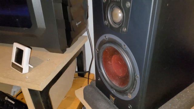Dali Ikon 1 MK2 speakers on QSC QX3 смотреть онлайн