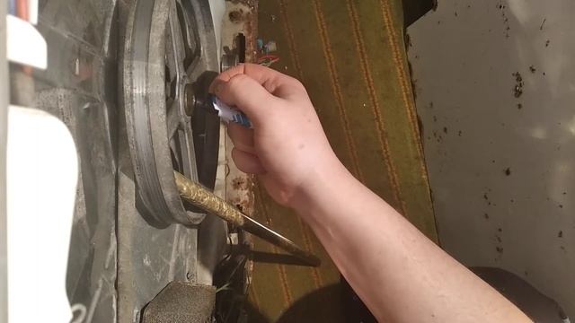 Снять шкив стиральной машины для замены подшипника. Успех дилетанта)) Прогрев зажигалкой и зубило. смотреть онлайн