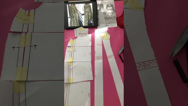 Моделирование комбинированного платья с капюшоном