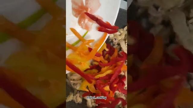 Фунчоза с курицей и овощами #фунчоза #фунчозаскурицей #фунчозасовощами #рецепты #обед #ужин смотреть онлайн