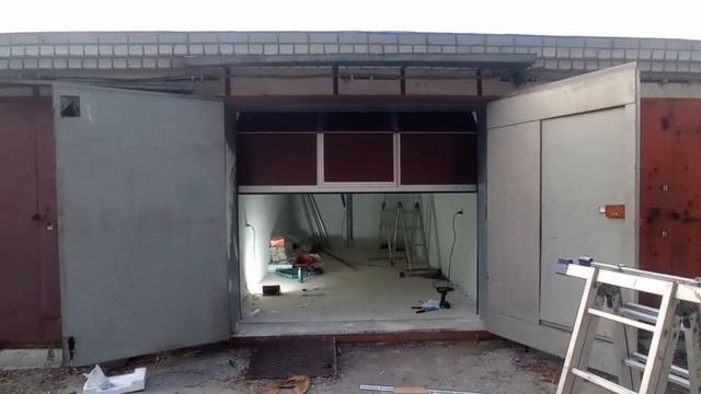 СЕКЦИОННЫЕ ВОРОТА С ВРЕЗНОЙ КАЛИТКОЙ / SECTIONAL DOORS WITH INSERTION GATE
