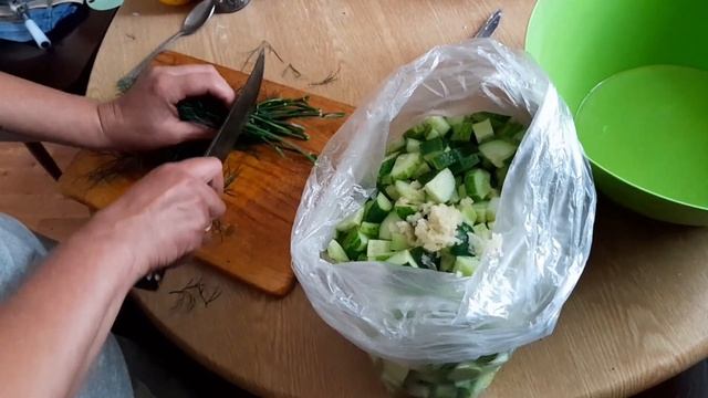 Малосольные, маринованные  огурцы в пакете."Быстрые".