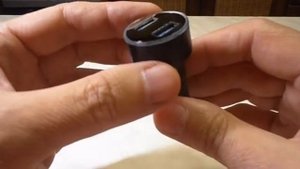 Автомобильное зарядное устройство с двумя USB -портами и ЖК-дисплеем (обзор).