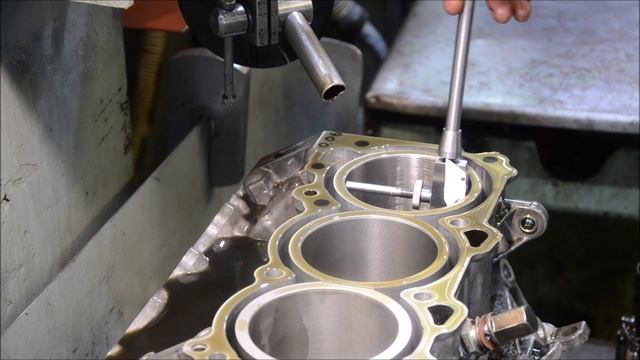 Nissan Murano VQ-35.Розточка під ремонтні поршня... смотреть онлайн