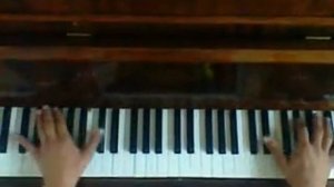 Парень из д/д На ходу придумывает музыку на Piano (bIkman)