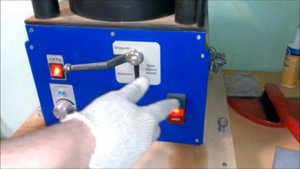 Испытание кубика бетона