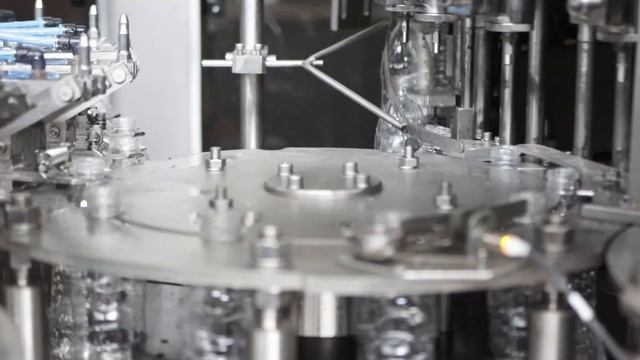 Линия розлива воды в ПЭТ бутылки 0,2-2 литра 3500 б/ч смотреть онлайн