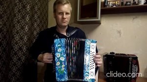 Расцвела под окошком белоснежная вишня