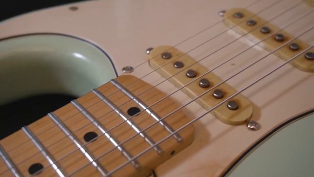 Iron Gear Iron PIG & Texas Loco on Surf Green DIY Stratocaster with fender 50s Classic Player Neck смотреть онлайн